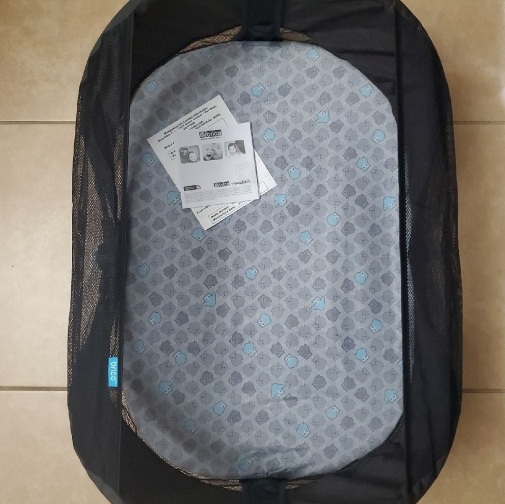 Brica Fold n' Go Travel Bassinet - Picture 4 of 12